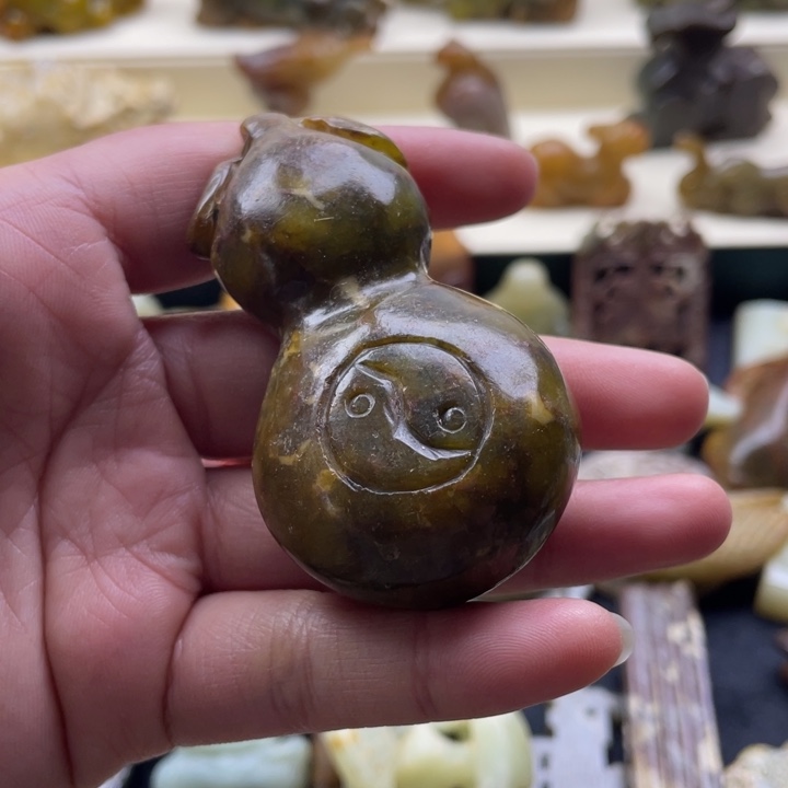 蛇纹石玉颈饰未镶嵌