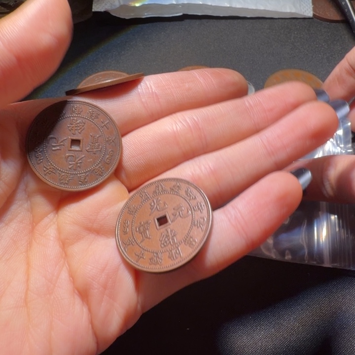 实***是三枚工艺品铜币摆件
