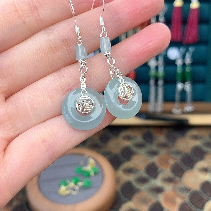 石英质玉耳钉合金