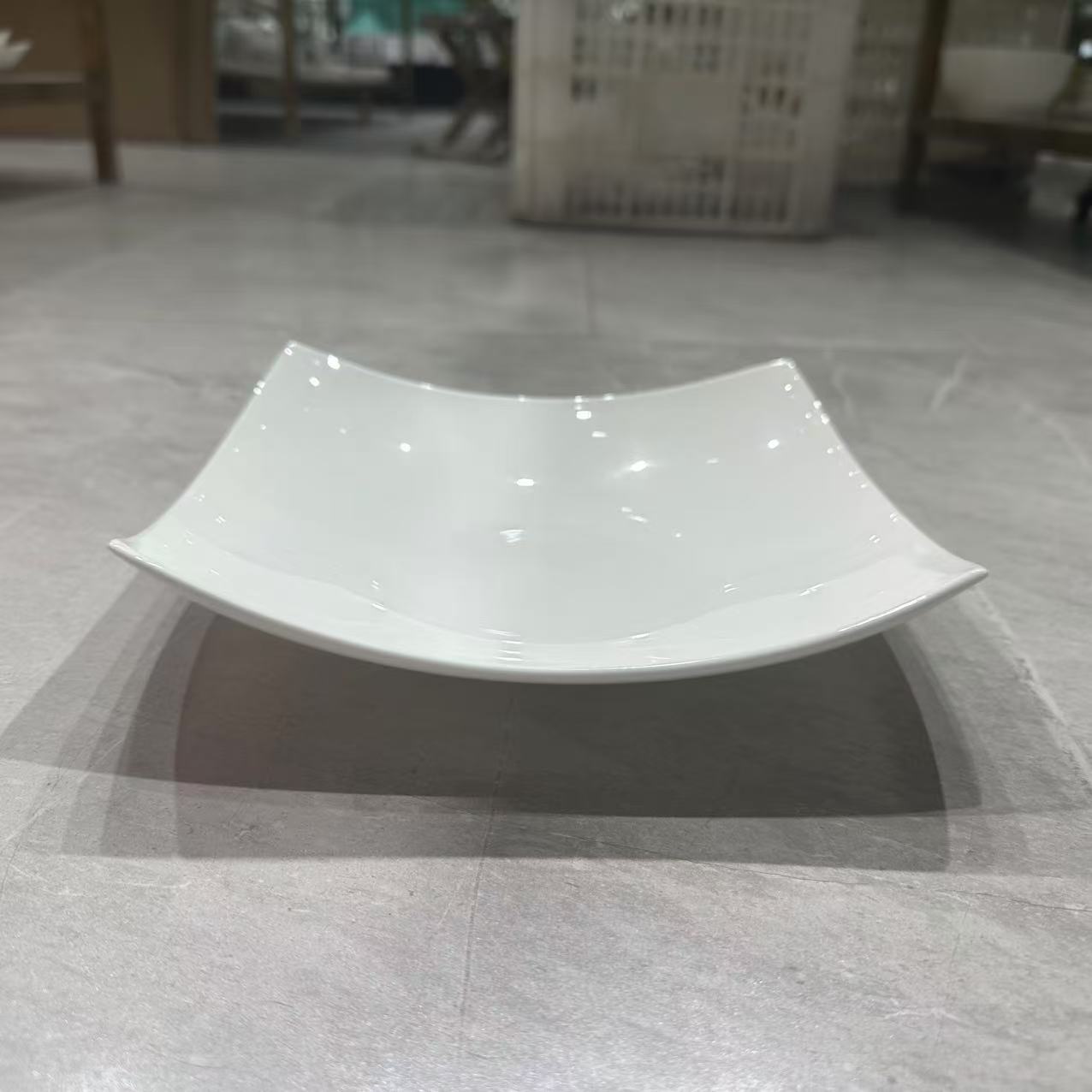 白如玉骨质瓷贵龙盘