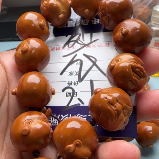 橄榄核手串雕刻工艺