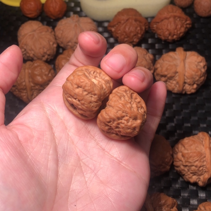 文玩核桃把件大*蛤蟆