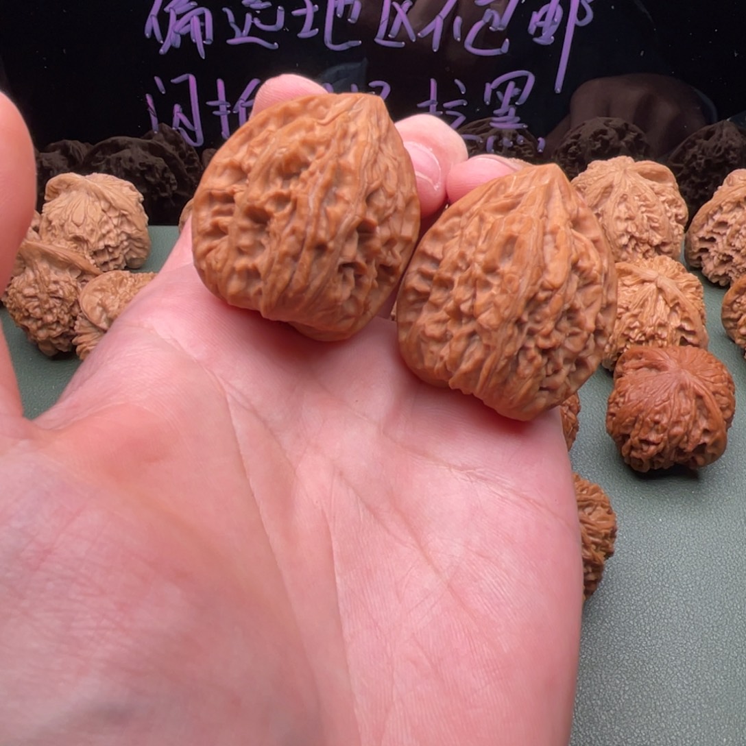 核桃把件36十三陵鸡心