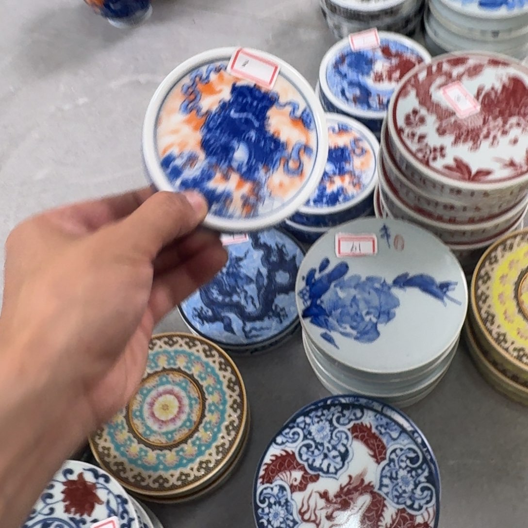 摆件梵红狮子盖置