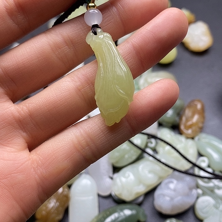 颈饰未镶嵌和田玉雪**冬