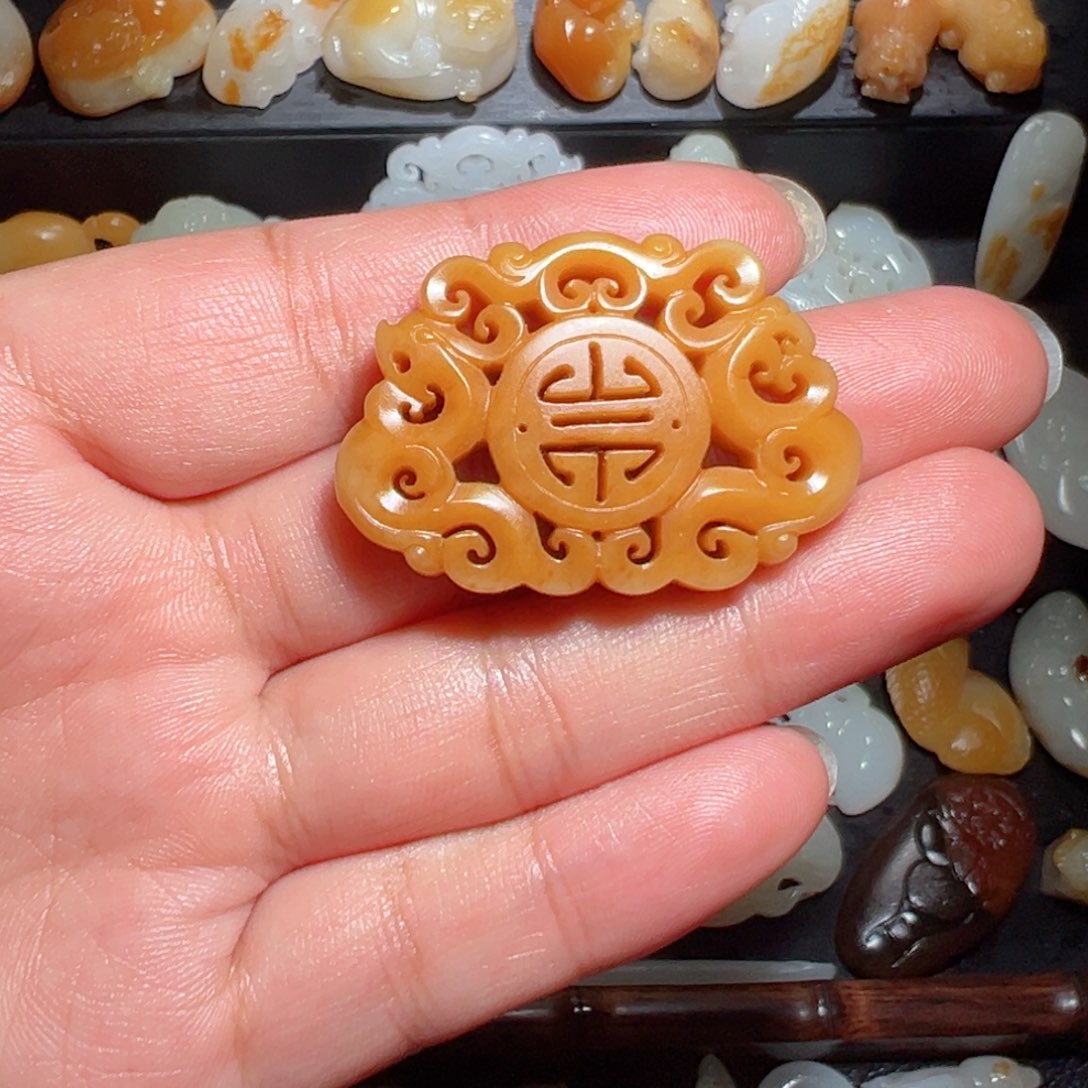 和田玉未镶嵌颈饰仁**忍