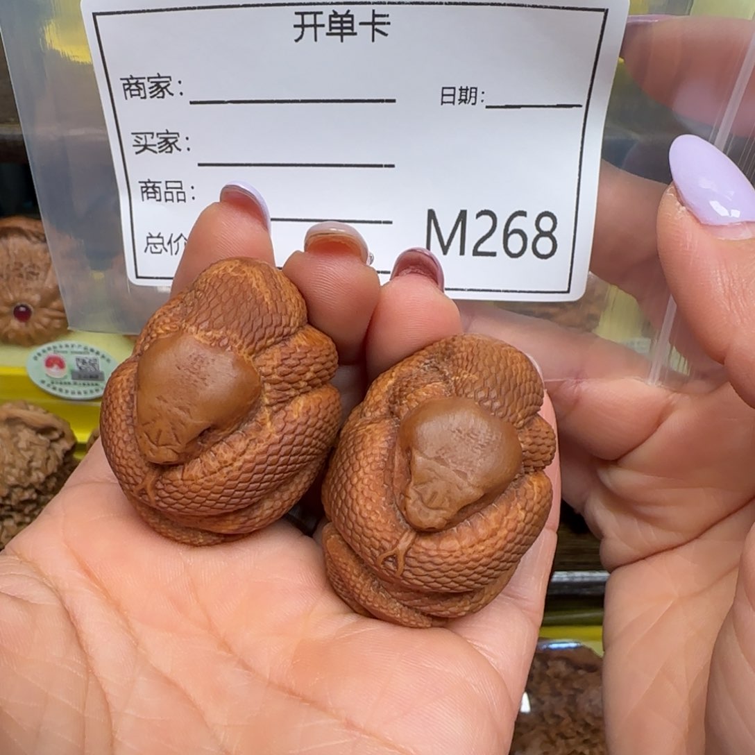 猴头核桃吊坠美女蛇