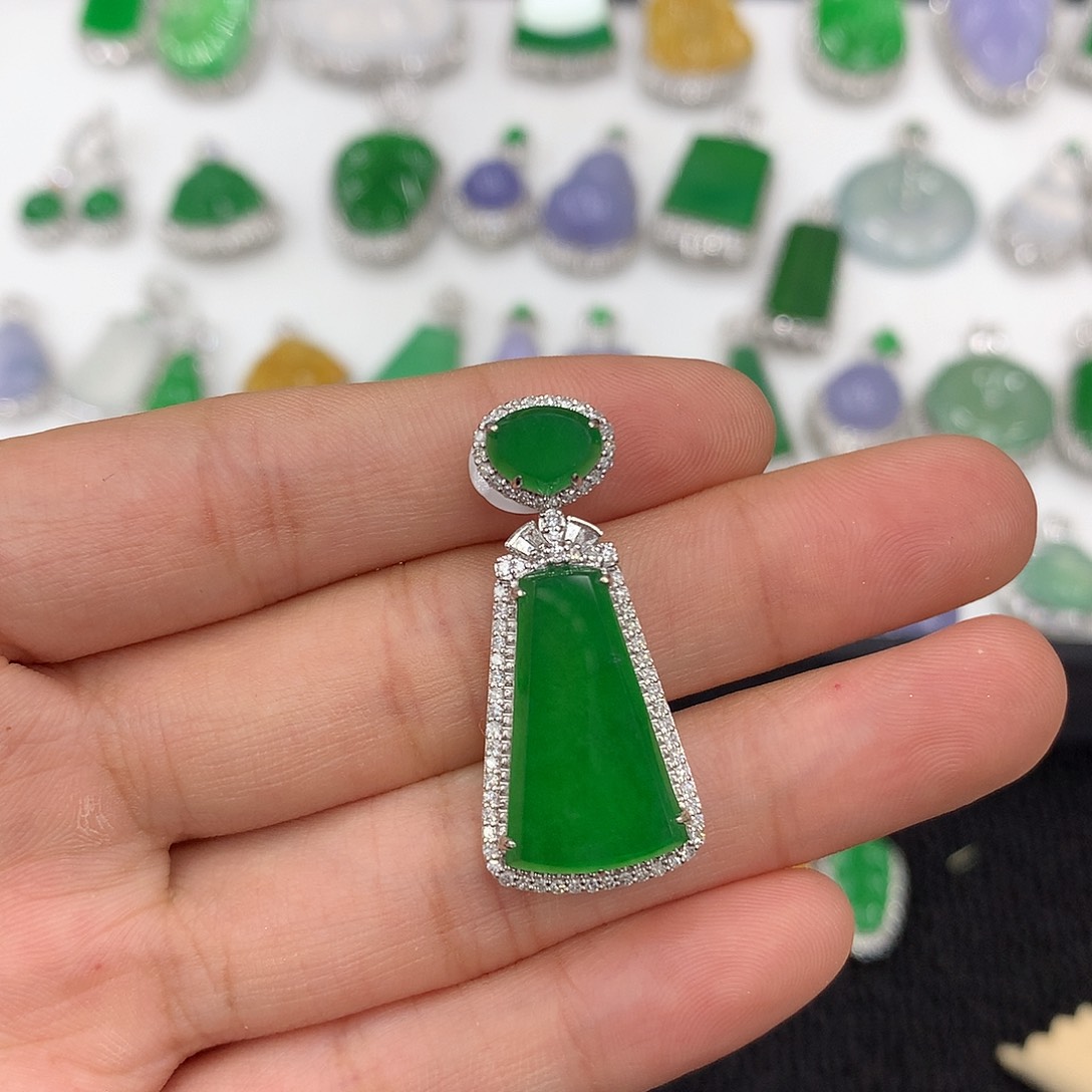 【闪购商品】翡翠吊坠(不含链)18K金镶嵌无事牌