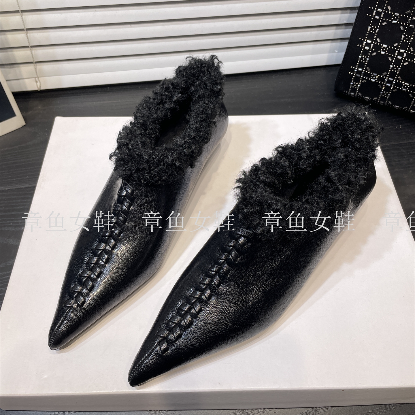 法式秋冬复古手工编织加绒深口尖头单鞋女时尚显瘦保暖气质毛毛鞋