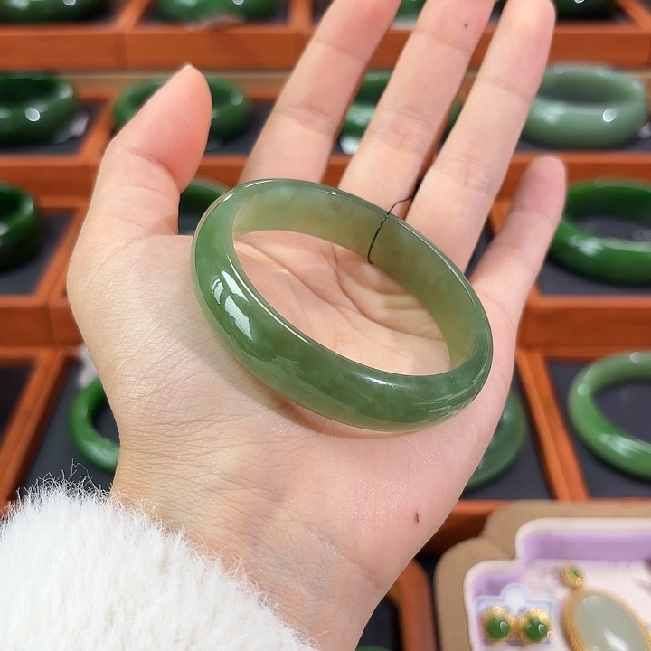 和田玉（碧玉）未镶嵌手镯