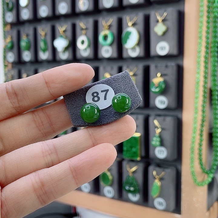 18K金镶嵌和田玉耳饰