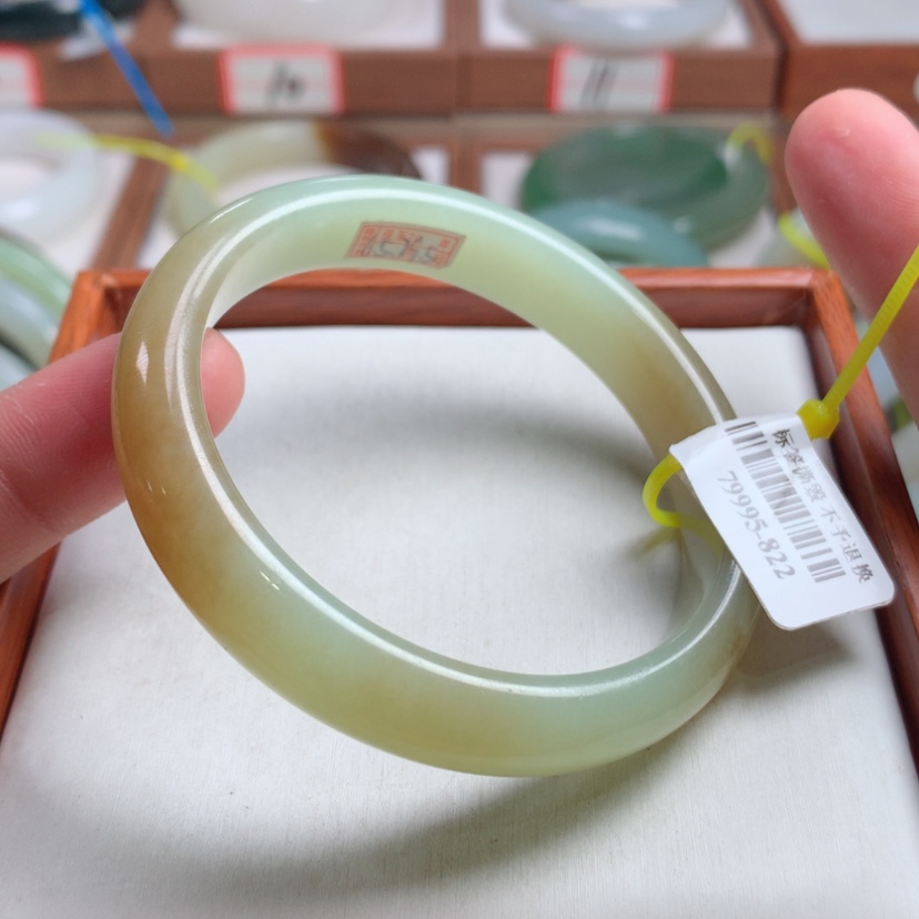 【闪购商品】和田玉手镯未镶嵌56