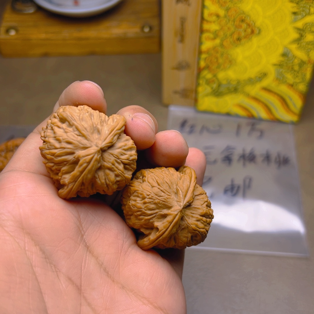 ****.文玩核桃把件白狮子