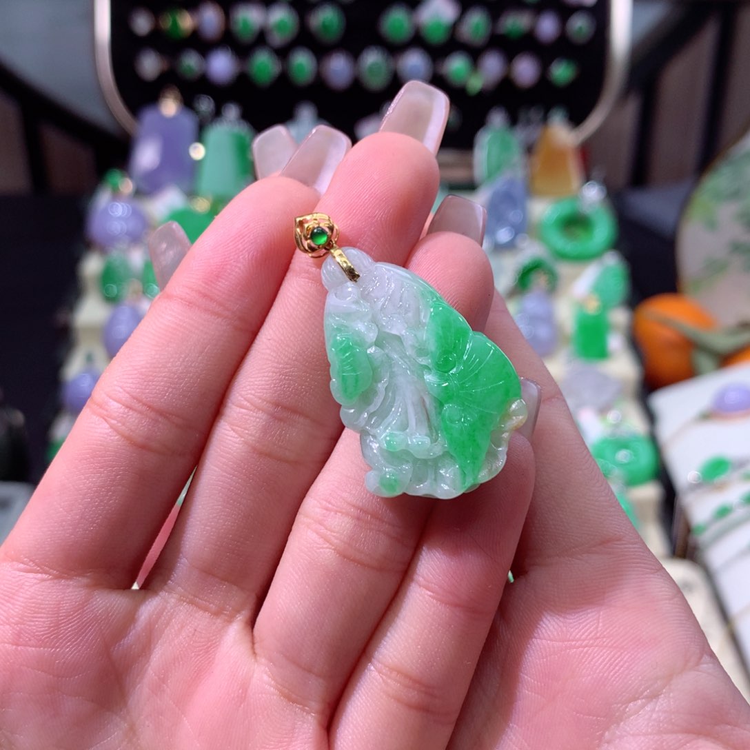 翡翠颈饰18K金镶嵌翡翠