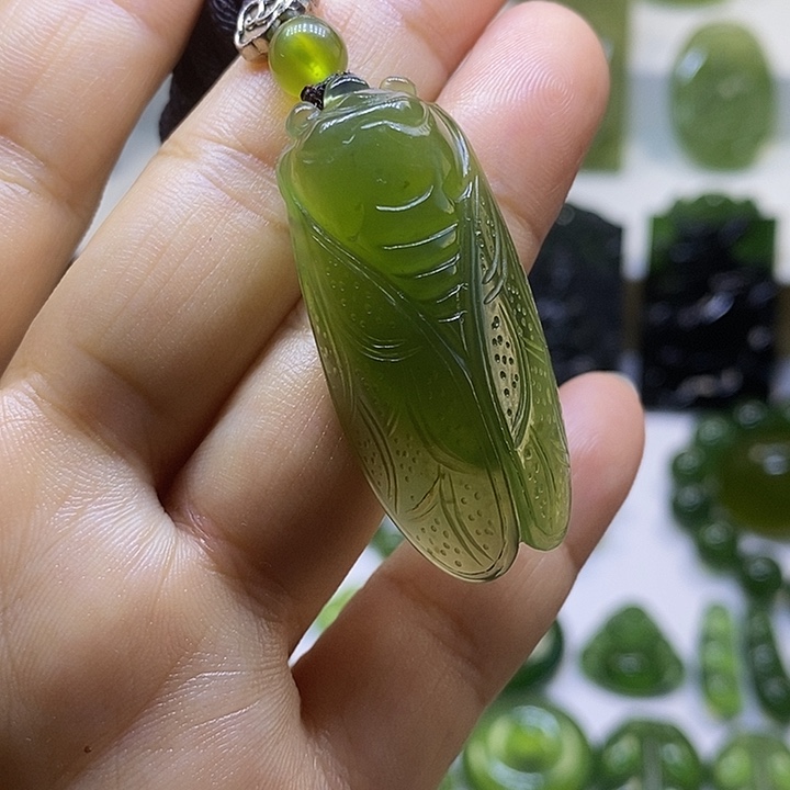 蛇纹石玉颈饰未镶嵌