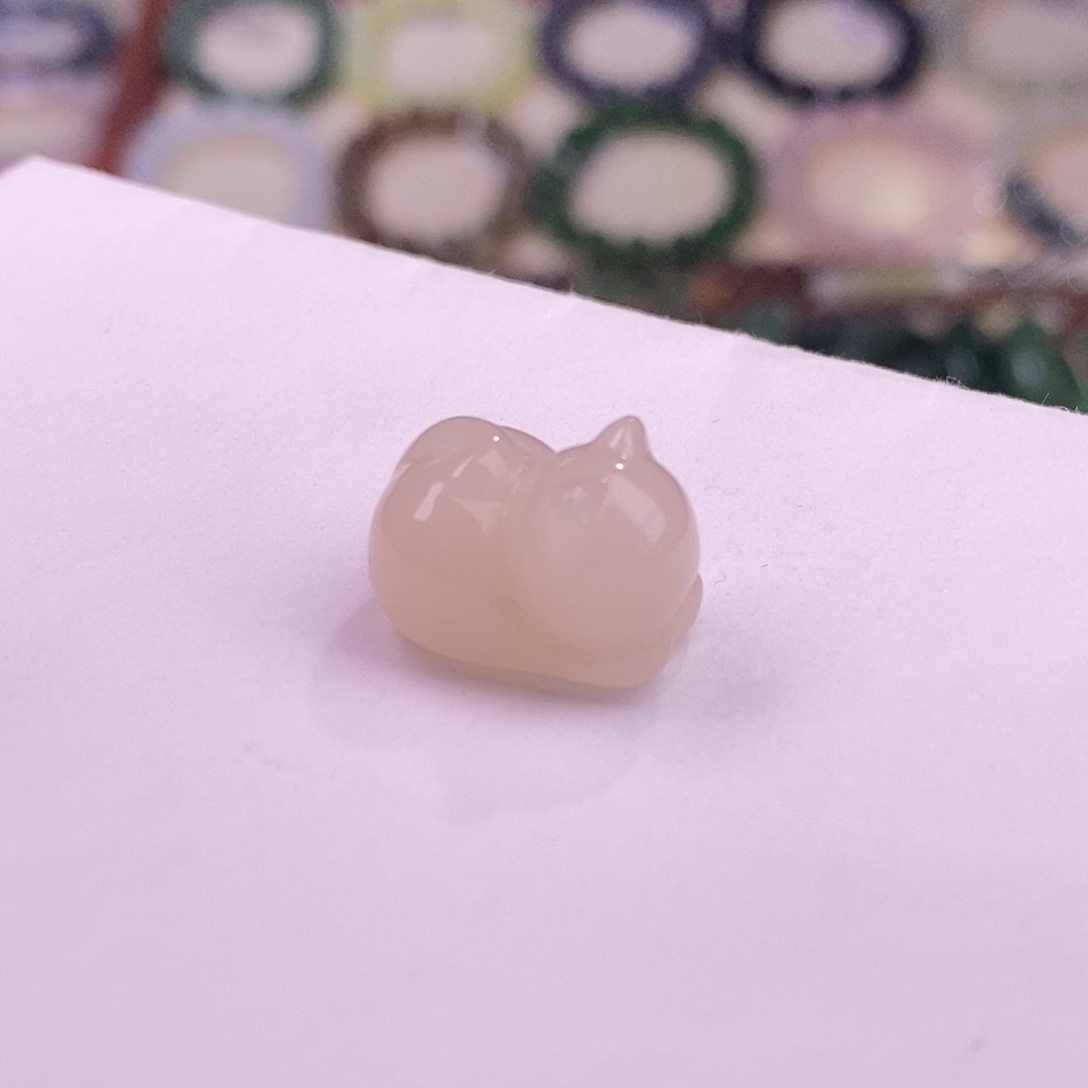 颈饰未镶嵌和田玉熟藕粉脂膏级红粉趴趴猫