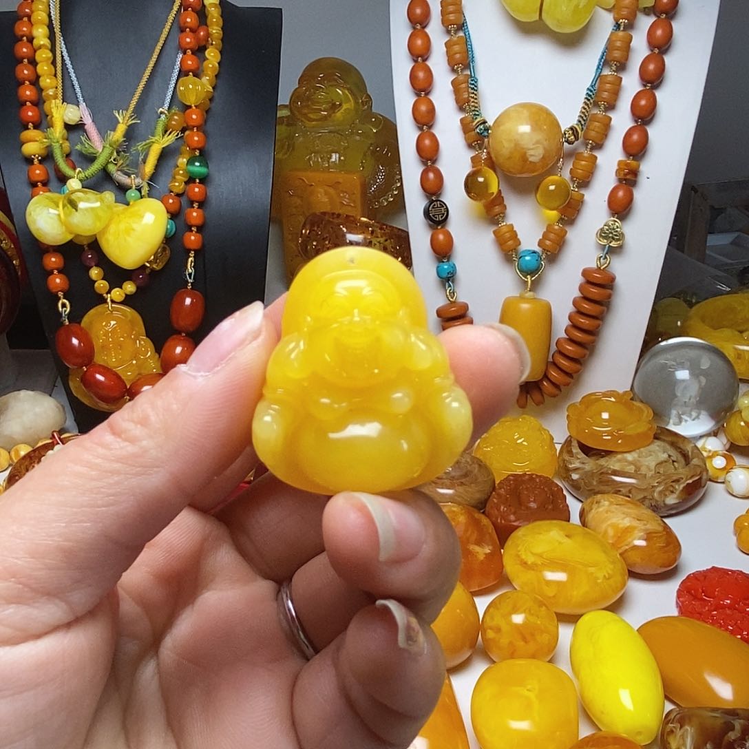 鸡油黄小佛公吊坠项链