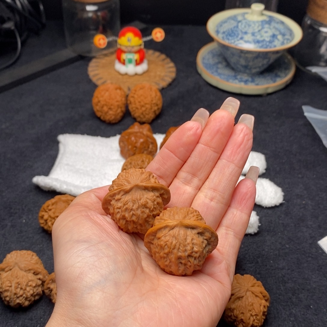 文玩核桃吊坠瓷娃娃37