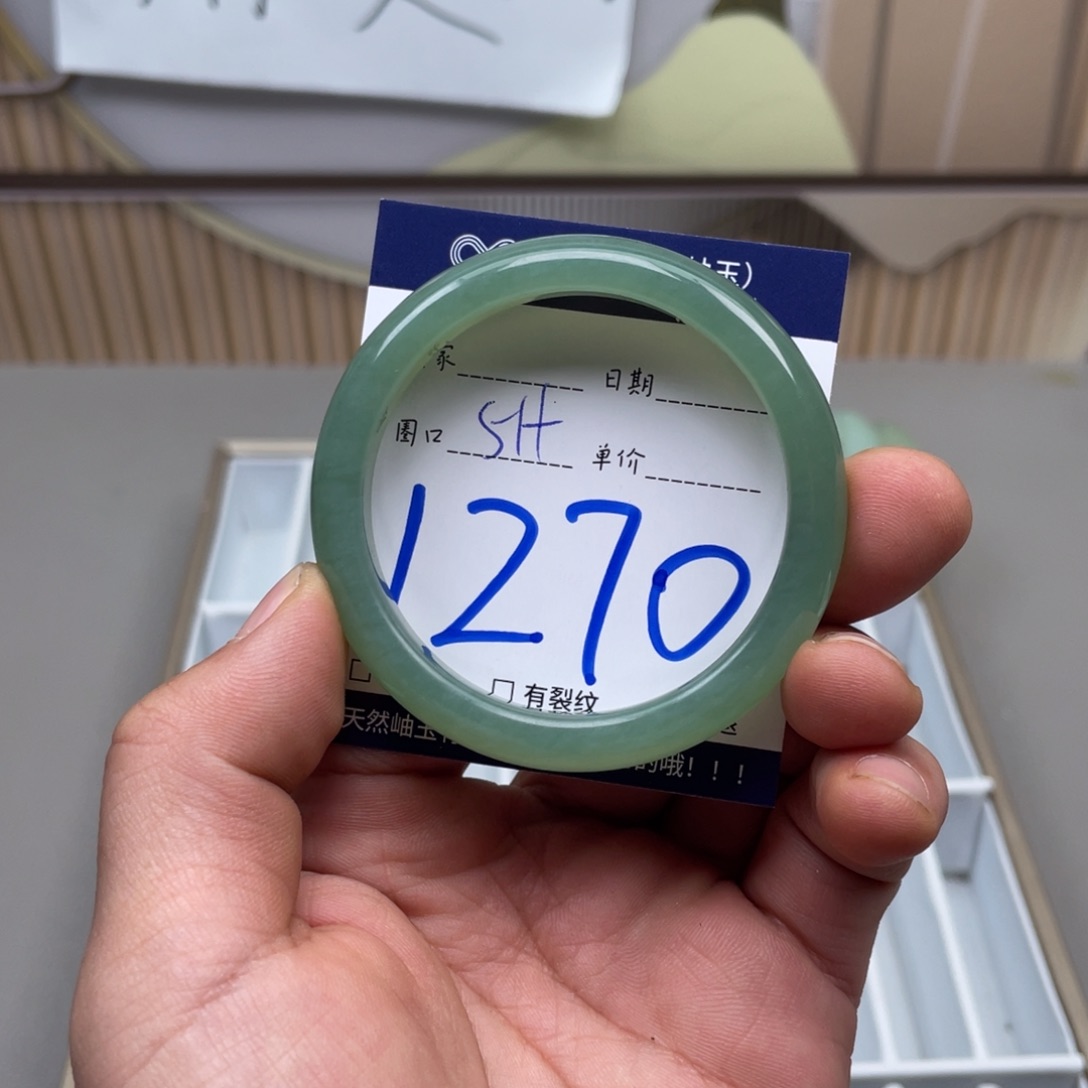 岫玉手镯手镯未镶嵌