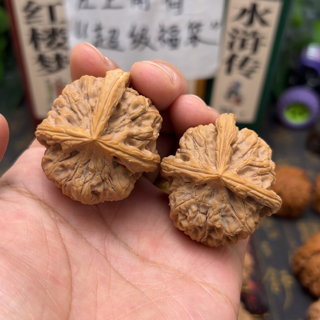 文玩核桃把件三棱一对42