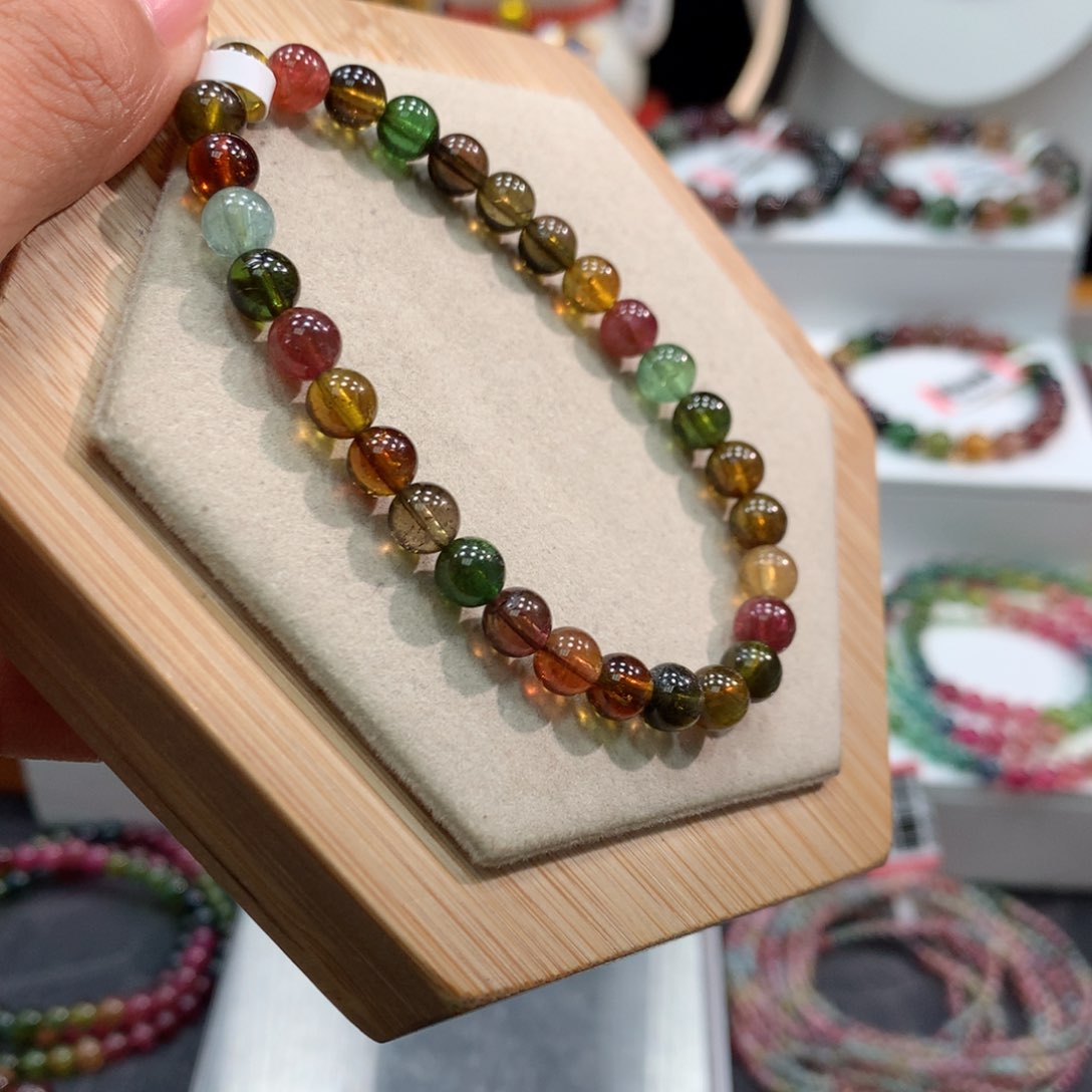 碧玺手链未镶嵌     6mm。