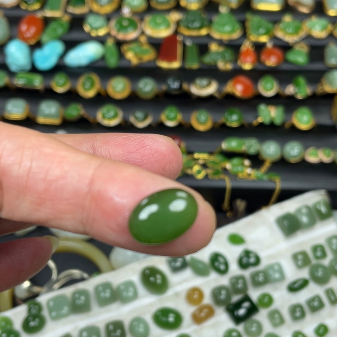 小***青和田玉未镶嵌颈饰戒面