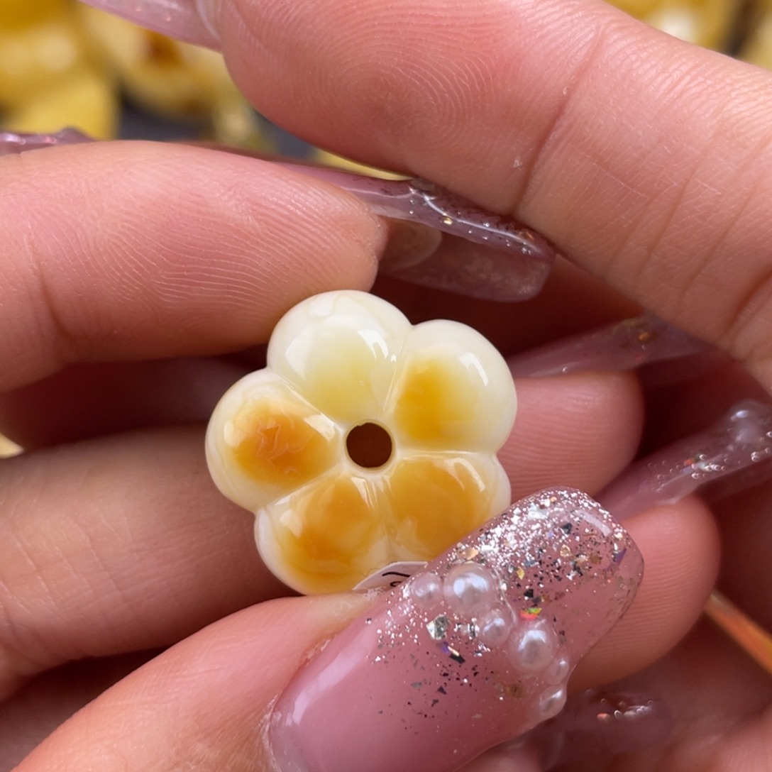 琥珀裸石未镶嵌蜜蜡