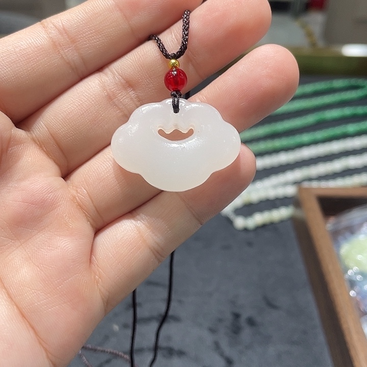 石英质玉未镶嵌颈饰