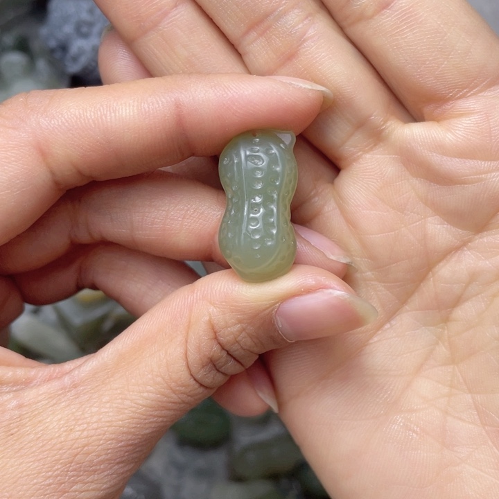 和田玉未镶嵌颈饰春**了