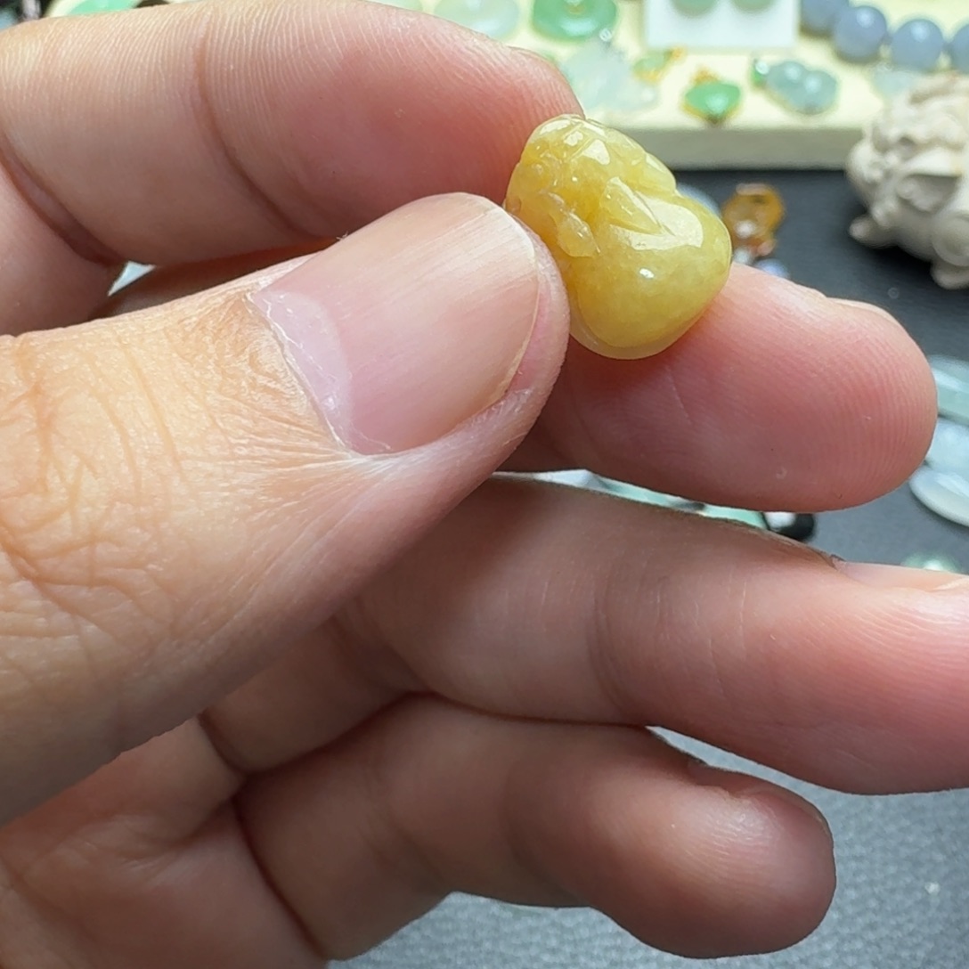 翡翠未镶嵌颈饰小貔貅