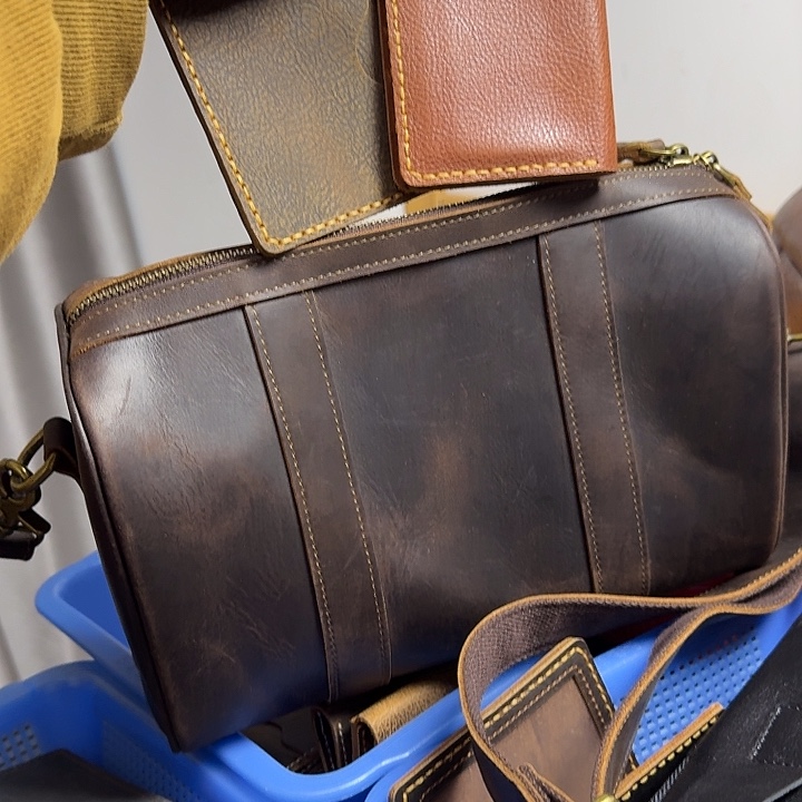 *****两个卡包和28厘米枕头包头层牛皮