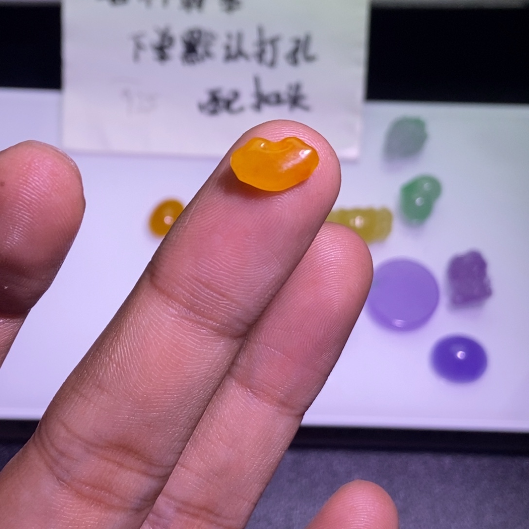 翡翠未镶嵌颈饰吊坠