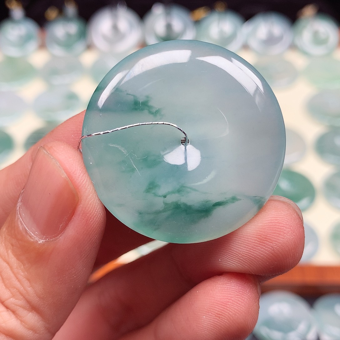 颈饰未镶嵌翡翠大**君平安扣