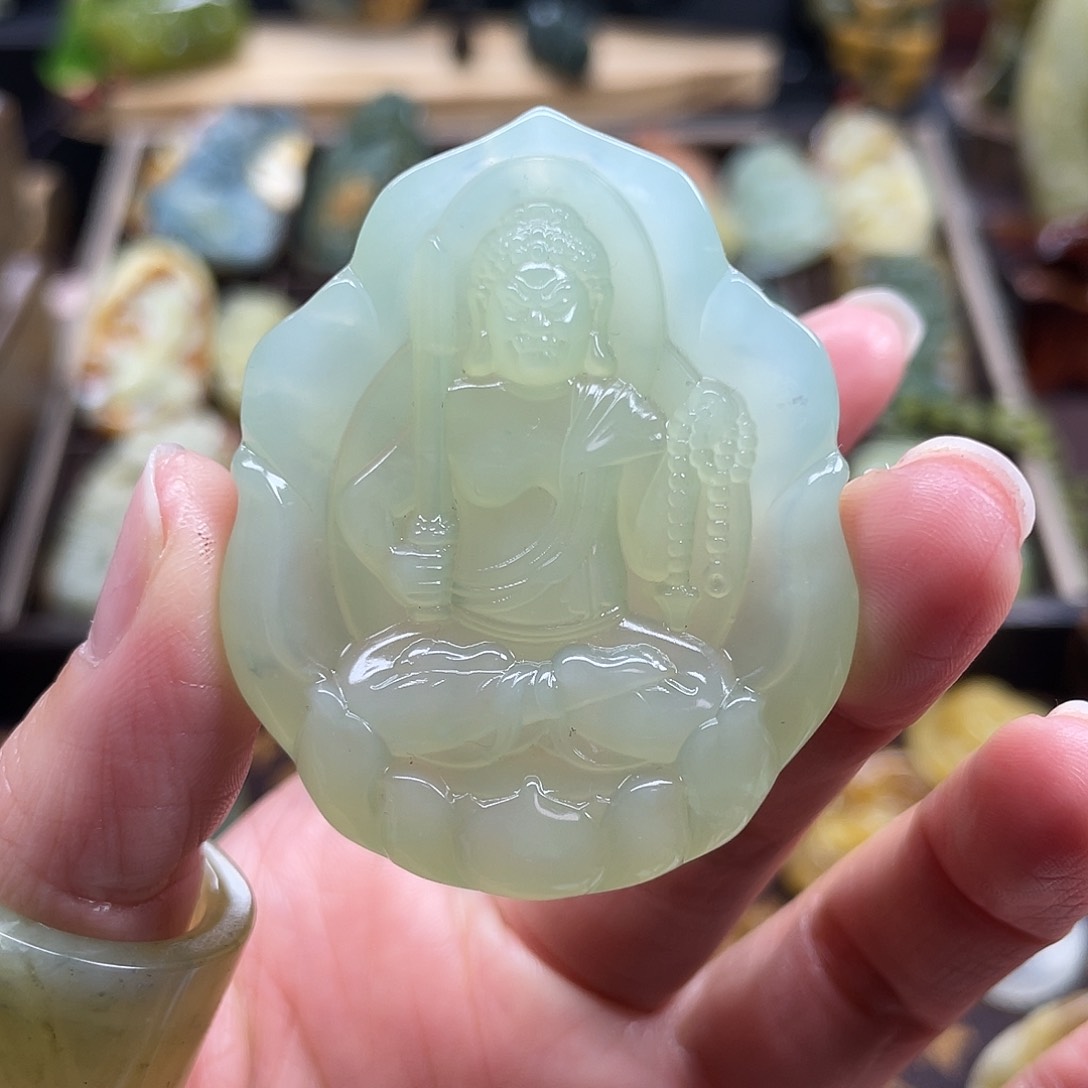 蛇纹石玉颈饰未镶嵌鸡的守护