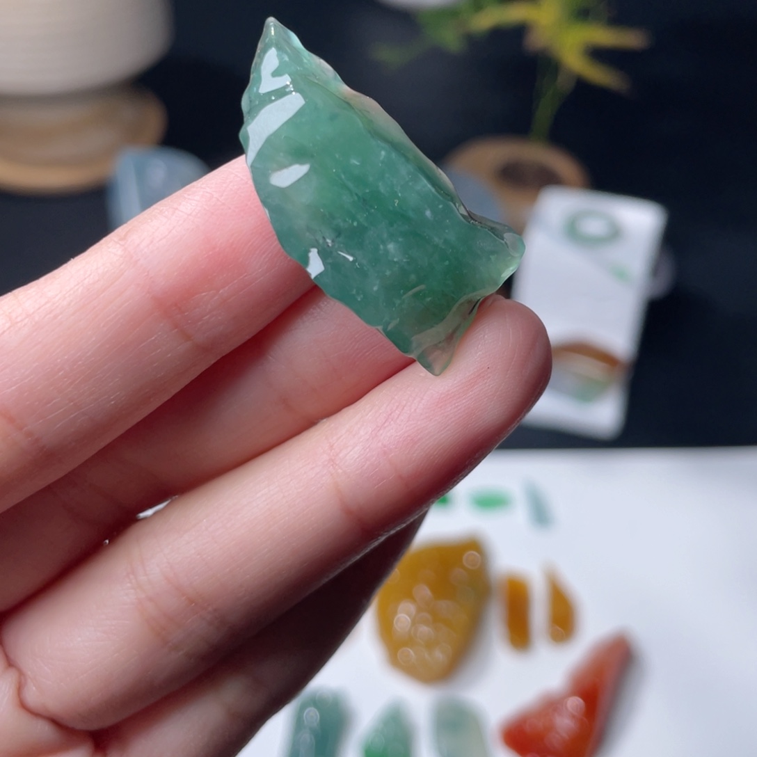 翡翠未镶嵌颈饰随行