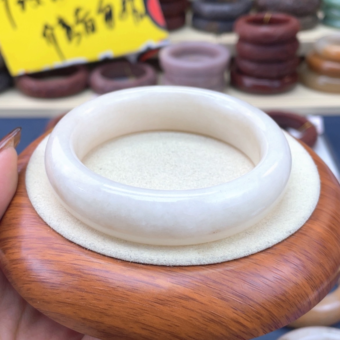 【闪购商品】石英质玉手镯未镶嵌