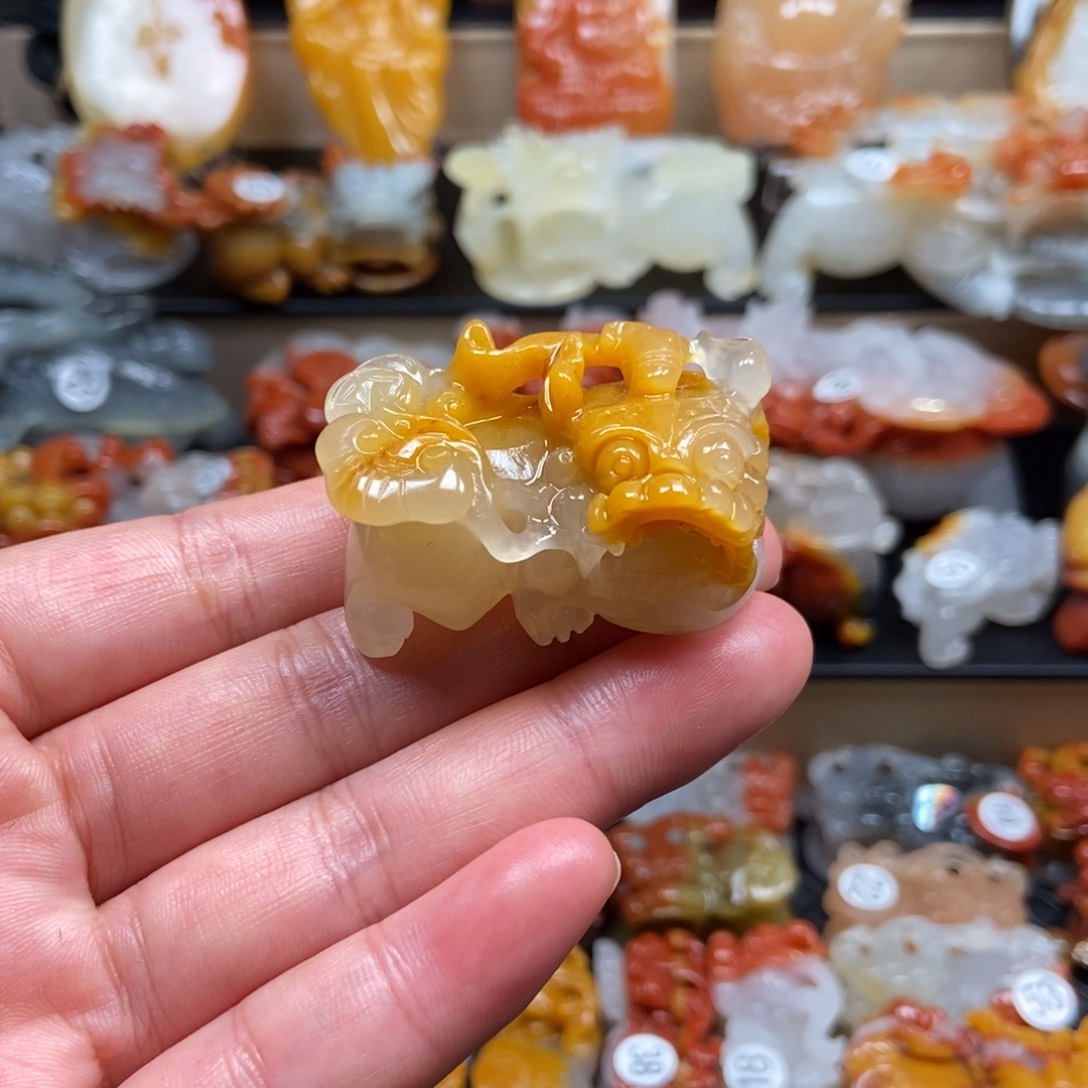 石英质玉（黄龙玉）挂件未镶嵌