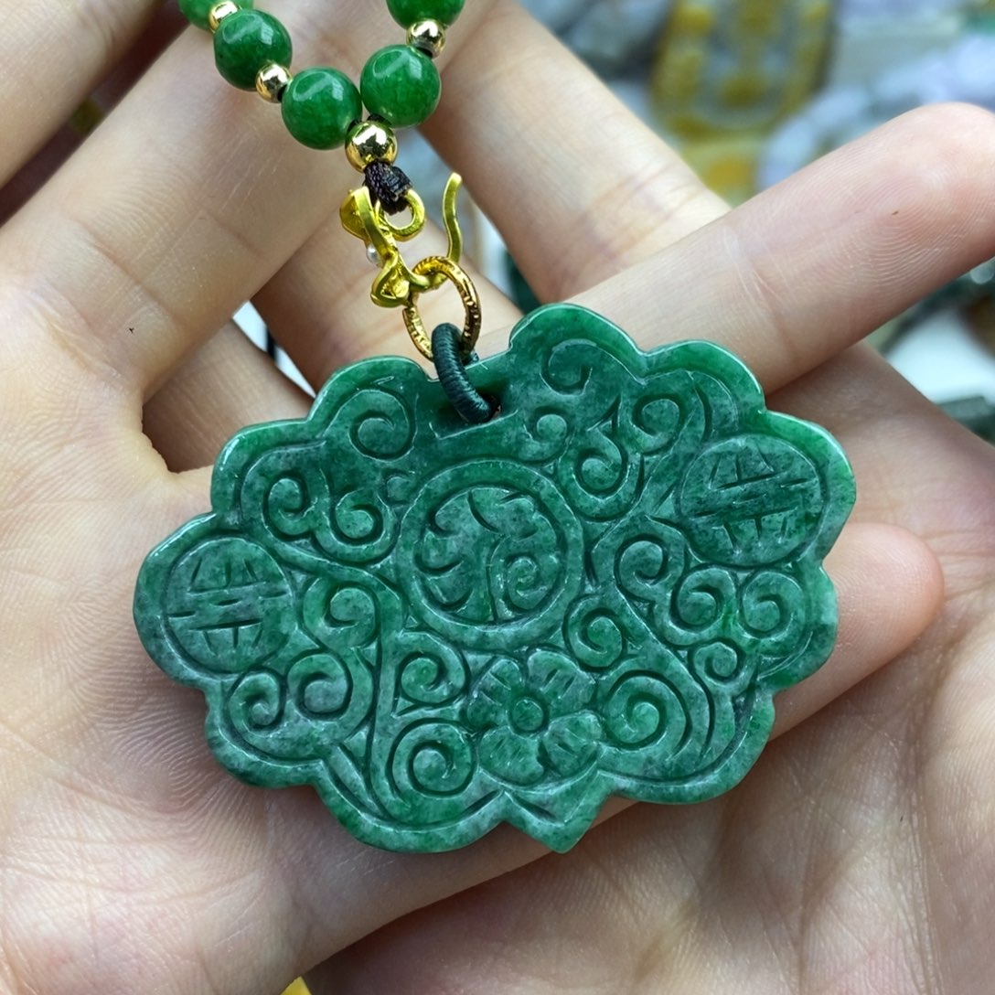 翡翠未镶嵌颈饰彩**姐吊坠