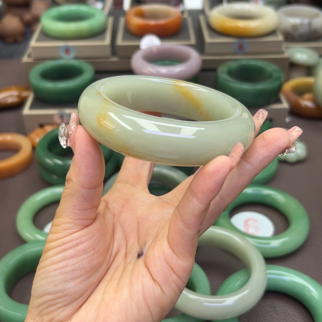 石英岩玉手镯未镶嵌娜***娜