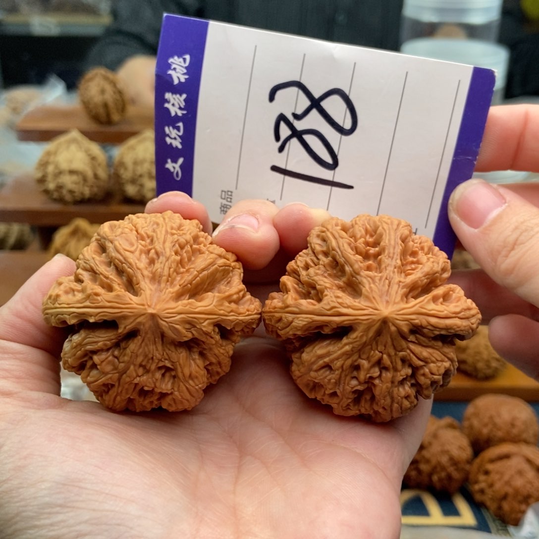 文玩核桃吊坠48粗筋