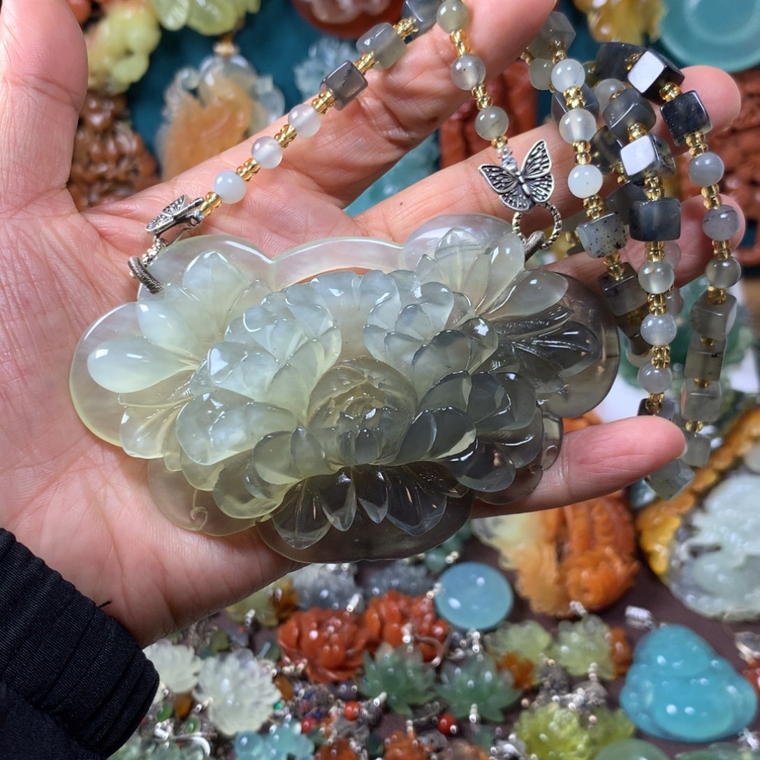 蛇纹石玉未镶嵌挂坠