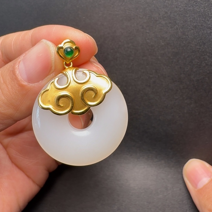 和田玉18K金镶嵌颈饰