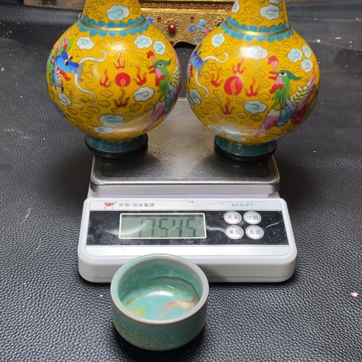 青***老瓷片大哥你好请问有钱不