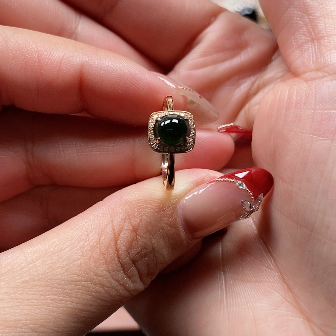 翡翠戒指18K金镶嵌墨翠