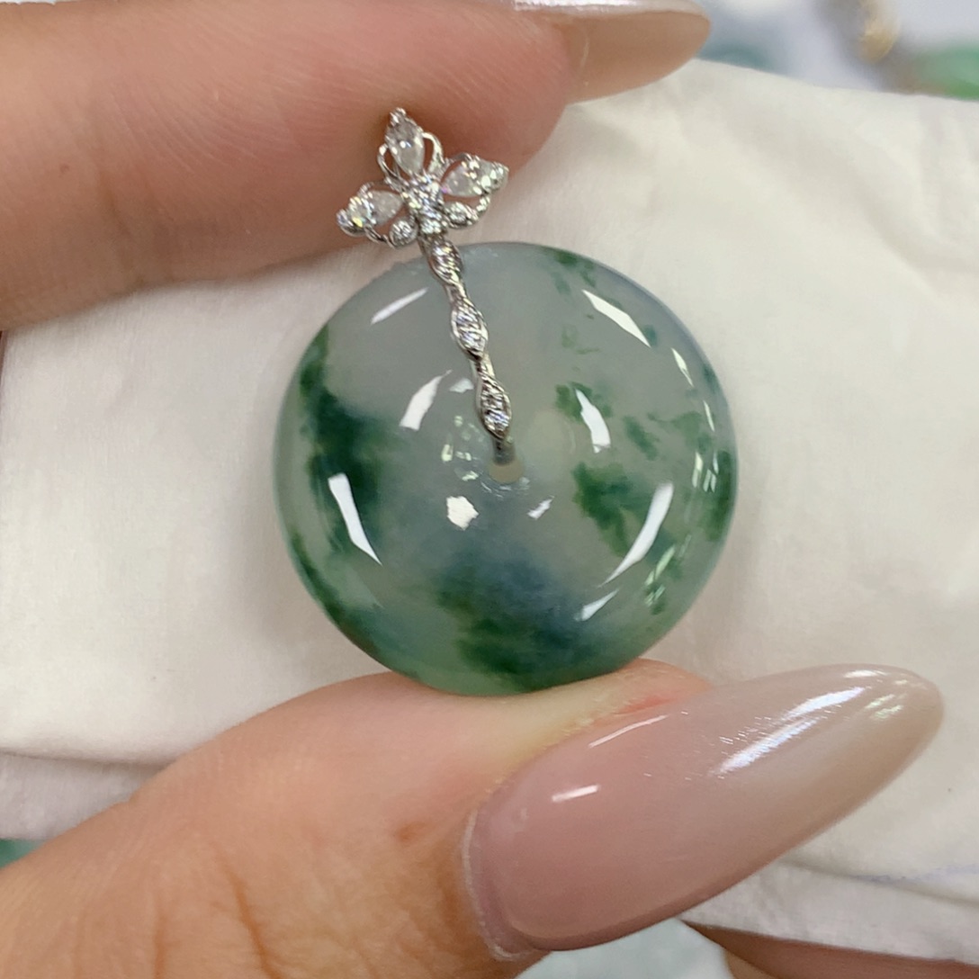 颈饰18K金镶嵌翡翠