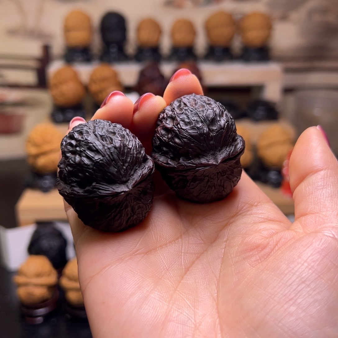 文玩核桃把件七彩元宝39H