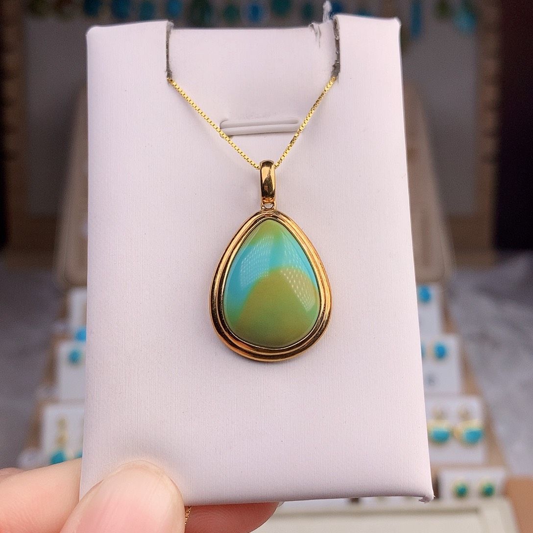 绿松石戒指18K金镶嵌