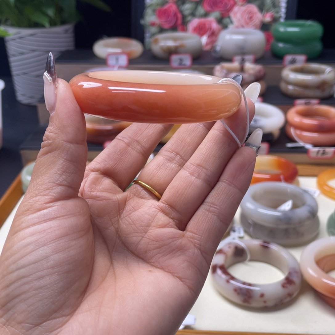 石英质玉未镶嵌手镯