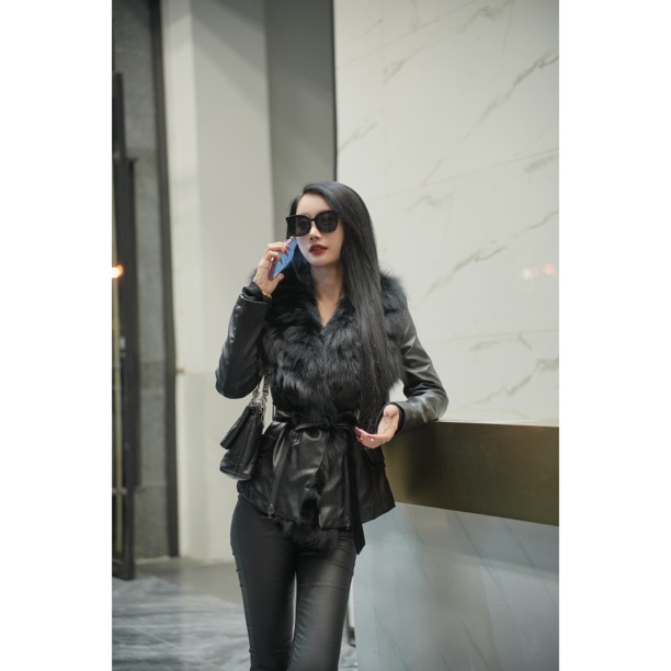 【茹哥】狐狸毛领加棉pu收腰外套短款气质皮衣612