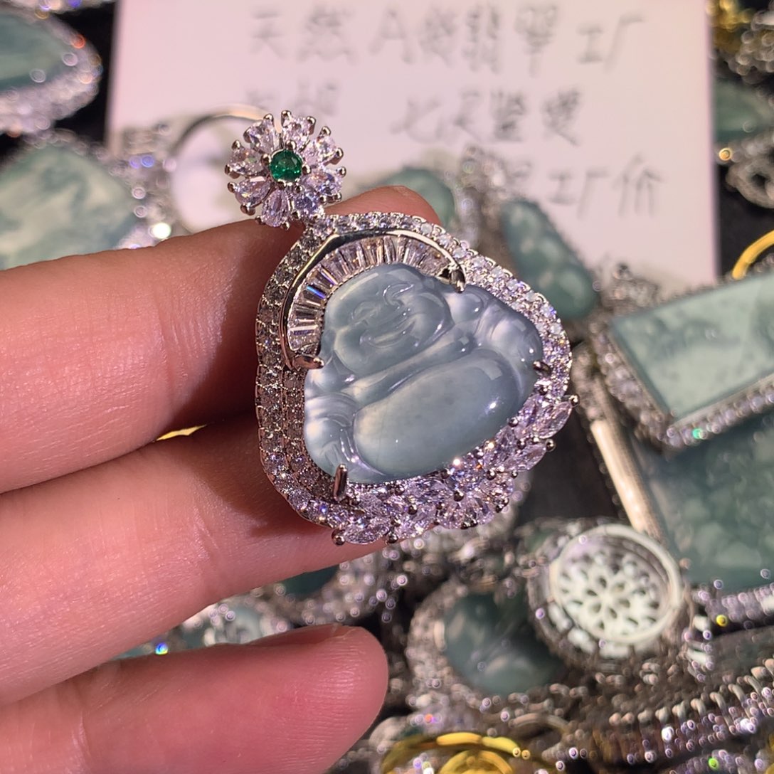 翡翠颈饰未镶嵌佛公